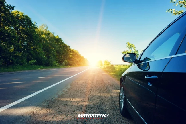 image voiture champ soleil